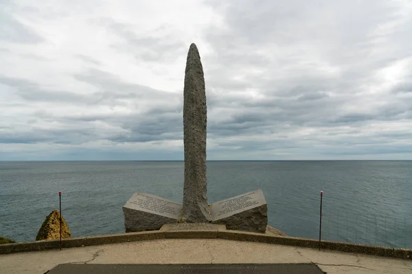 Οριζόντια άποψη του μνημείου Pointe du Hoc στη Νορμανδία — Φωτογραφία Αρχείου