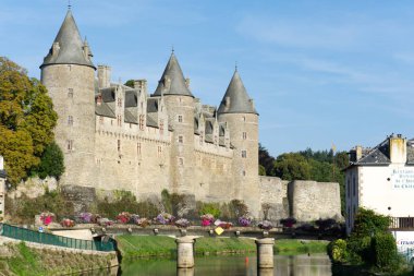 Brittany, Josselin 'deki Oust Nehri kanalı ve şatosu