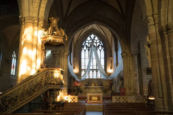 Vista interior da igreja Notre Dame de Roncier em Josselin — Fotografia de Stock