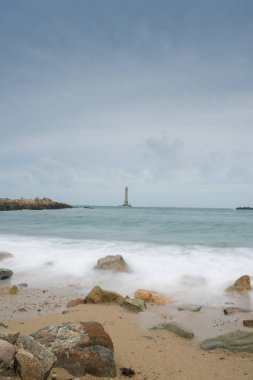 Normandiya 'nın kuzey kıyısındaki Phare de Goury deniz fenerinin manzarası