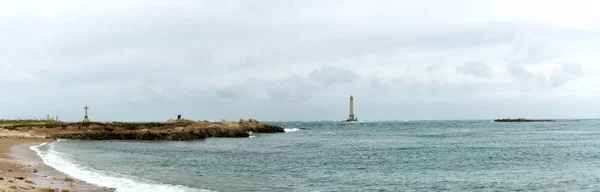 Vedere panoramică la farul Phare de Goury de pe coasta de nord — Fotografie, imagine de stoc