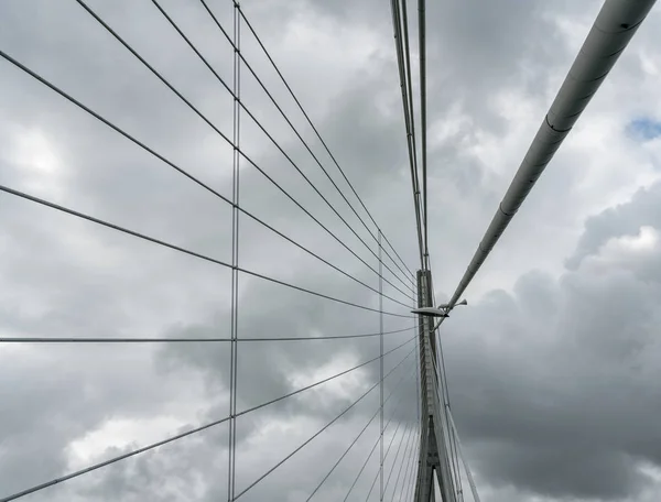 Arkitektonisk detalj av kabel-stannade Normandie Bridge över Seine i Frankrike — Stockfoto