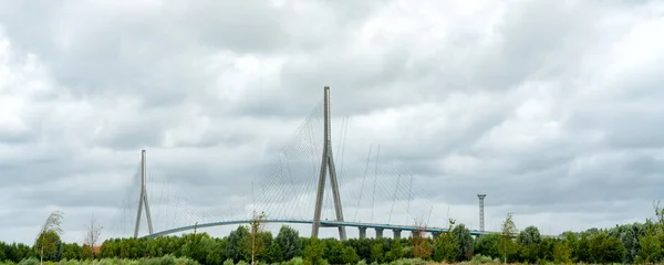 Вид на Северный мост между Гавром и Гонфлёром в Норе — стоковое фото