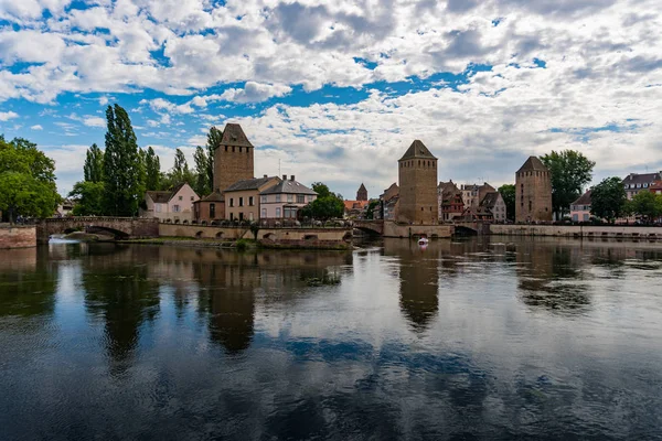 Centro storico e canali della città di Strassbourg — Foto Stock