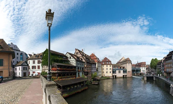 Die historische Altstadt und das Viertel Petite France in Straßburg — Stockfoto