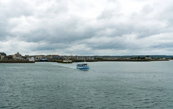 两栖车辆运送游客前往诺曼底沿海的大洲岛 — 图库照片