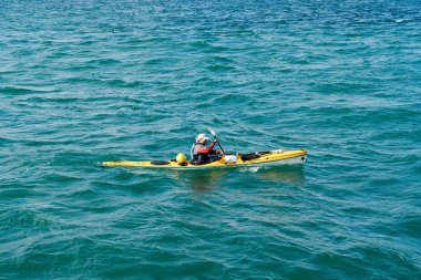 Açık denizde deniz kanosu.