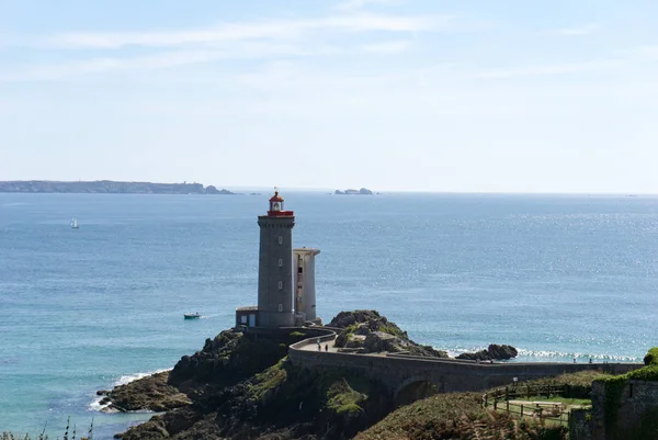 Le phare de Petit Minou sur la côte bretonne — Photo