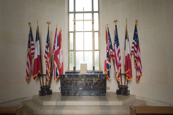 Vista interna della cappella multi-confessionale nel cimitero americano — Foto Stock