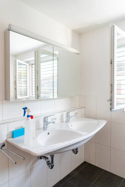 Interieur Zicht Een Zeer Schone Moderne Badkamer Een Residentie Met — Stockfoto