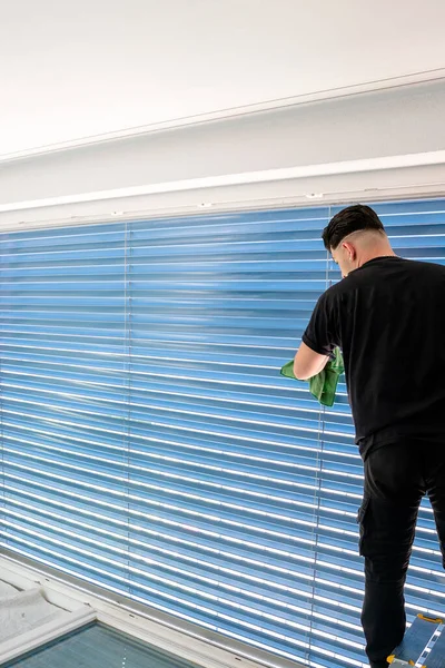 Vertical View Male Professional Cleaners Cleaning Blinds Large Window Front — Stock Photo, Image