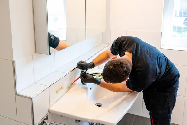 Man Cleaning Bathroom Sink Scraper Blade Micro Fiber Cloth Remove — Stock Photo, Image