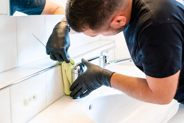 Man Cleaning Bathroom Sink Scraper Blade Micro Fiber Cloth Remove — Stock Photo, Image