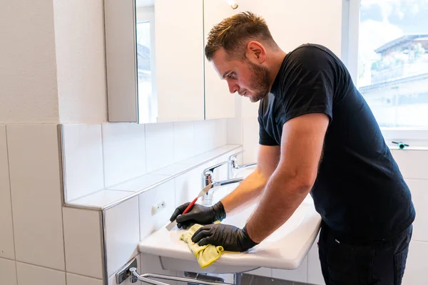Man Cleaning Bathroom Sink Scraper Blade Micro Fiber Cloth Remove — Stock Photo, Image