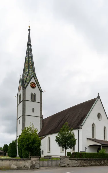 2020年6月19日 ソメリ スイス ソメリのスイスの村にある歴史的カトリック教会聖モーリスの眺め — ストック写真