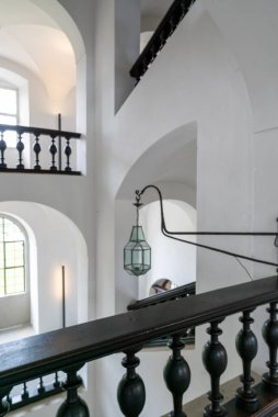 Salem, BW / Almanya - 20 Haziran 2020: Güney Almanya 'daki Salem Sarayı' ndaki zarif merdiven manzarası