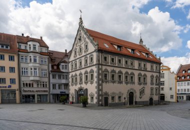 Ravensburg, BW / Almanya - 21 Haziran 2020: Güney Almanya 'nın Ravensburg kentindeki Lederhaus binasının manzarası
