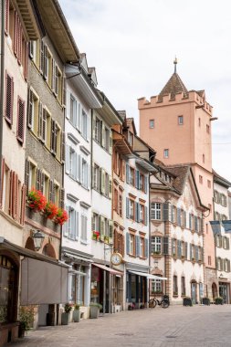 Rheinfelden, AG / İsviçre - 6 Temmuz 2020: Basel yakınlarındaki tarihi eski Rheinfelden kasabası