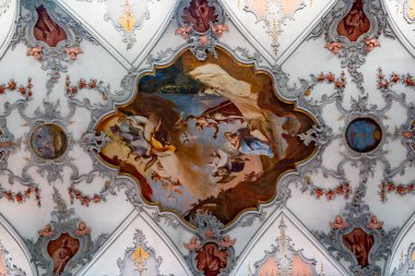 Laufenburg, AG / İsviçre - 4 Temmuz 2020: Laufenburg 'daki St. Johann Kilisesi' nin tavan resimleri