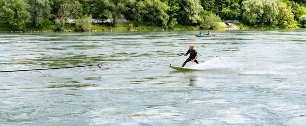 Bad Saeckingen Alemania Julio 2020 Surfista Profesional Sebastian Dessecker Surfeando — Foto de Stock