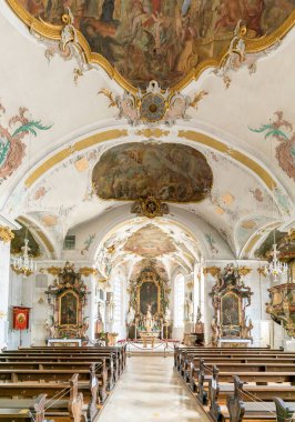 Sigmaringen, BW / Almanya - 12 Temmuz 2020: Sigmaringen 'deki St. John Kilisesi' nin iç manzarası