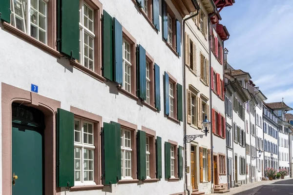 Basel, BL / İsviçre - 8 Temmuz 2020: Basel şehir merkezinin tarihi manzarası