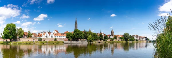 Vista Panorâmica Cidade Ulm Sul Alemanha Com Rio Danúbio Frente — Fotografia de Stock