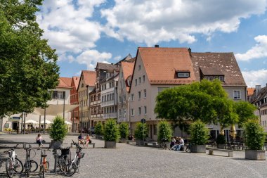 Ulm, BW / Almanya - 14 Temmuz 2020: Tarihi Ulm 'daki kasaba meydanının manzarası