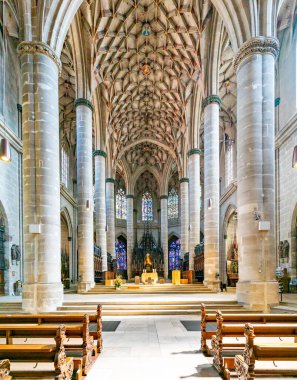 Schwaebisch Gmuend, BW / Almanya - 23 Temmuz 2020: Schwaebisch Gmuend 'da sunak ve koro ile bakan iç görünümü