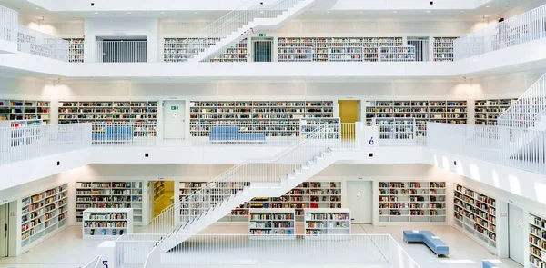 Στουτγάρδη Γερμανία Ιουλίου 2020 Εσωτερική Άποψη Της Δημοτικής Βιβλιοθήκης Στη — Φωτογραφία Αρχείου