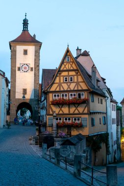 Rothenburg ob der Tauber, Bavyera / Almanya - 23 Temmuz 2020: Bavyera 'daki tarihi Rothenburg ob der Tauber kasabası