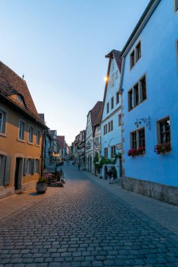 Rothenburg ob der Tauber, Bavyera / Almanya - 23 Temmuz 2020: Bavyera 'daki tarihi Rothenburg ob der Tauber kasabası