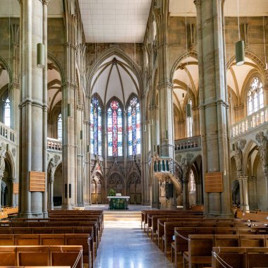 Stuttgart, BW / Almanya - 21 Temmuz 2020: Stuttgart 'taki Feuersee' deki Johanneskirche Kilisesi 'nin iç görünümü