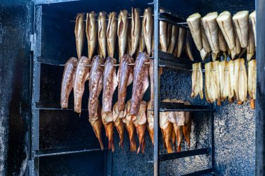 Sigara içen ya da farklı türde balık tüttüren fırınlar.