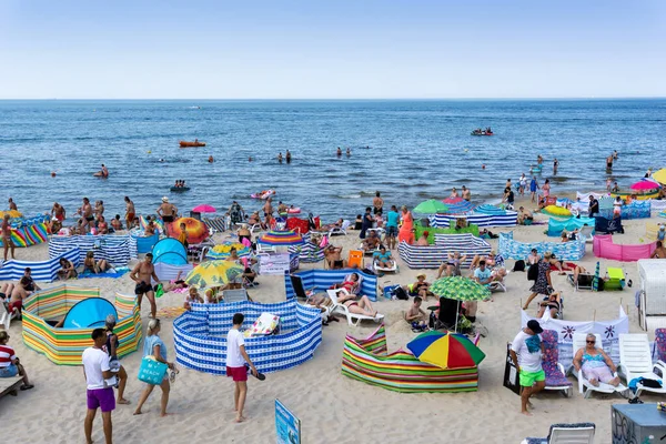 Miedzyzdroje Polonia Agosto 2020 Playa Abarrotada Báltico Miedzyzdroje Con Personas — Foto de Stock