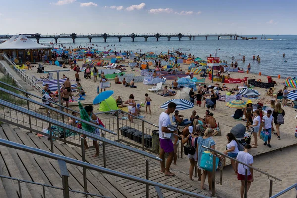 Miedzyzdroje Polonia Agosto 2020 Playa Abarrotada Báltico Miedzyzdroje — Foto de Stock