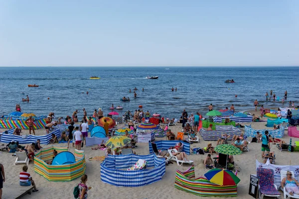 Miedzyzdroje Polonia Agosto 2020 Playa Abarrotada Báltico Miedzyzdroje Con Personas — Foto de Stock