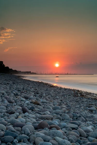 Ein Schöner Sonnenuntergang Einem Felsstrand Der Ostsee Deutschland — Stockfoto