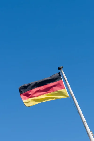 Primer Plano Una Bandera Alemana Ondeando Viento — Foto de Stock