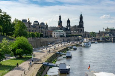 Dresden, Saksonya / Almanya - 3 Eylül 2020: Sakson başkenti Dresden ve Elbe Nehri manzarası