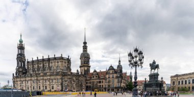 Dresden, Saksonya / Almanya - 3 Eylül 2020: Dresden 'deki Schlossplatz Meydanı