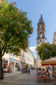 Bautzen, Sachsen - 7. September 2020: Menschen genießen einen Sommertag in der historischen Altstadt von Bautzen