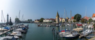 Lindau, Bavyera / Almanya - 20 Eylül 2020: Constance Gölü kıyısındaki Lindau Adası manzarası