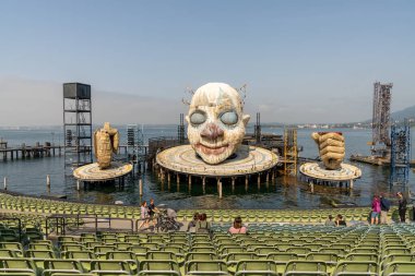 Bregenz / Avusturya - 19 Eylül 2020: Bregenz 'deki Açık Hava Tiyatrosu Verdi' nin Rigoletto Operası Sahnesi