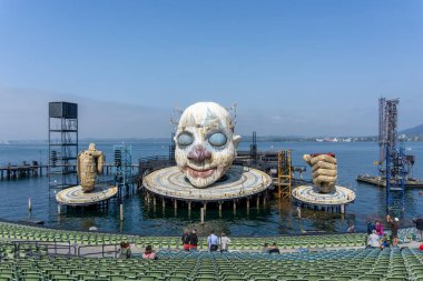 Bregenz / Avusturya - 19 Eylül 2020: Bregenz 'deki Açık Hava Tiyatrosu Verdi' nin Rigoletto Operası Sahnesi