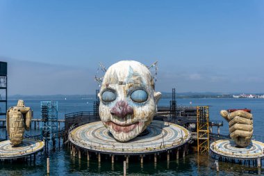 Bregenz / Avusturya - 19 Eylül 2020: Bregenz 'deki Açık Hava Tiyatrosu Verdi' nin Rigoletto Operası Sahnesi