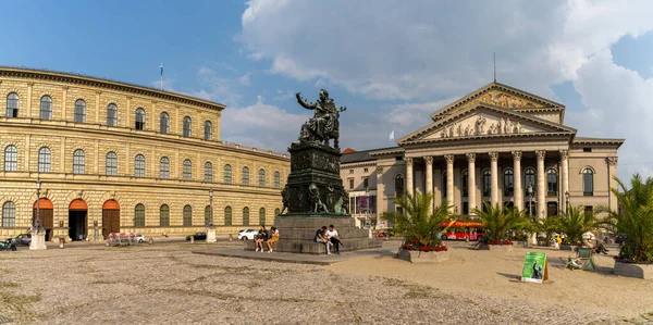 德国慕尼黑 2020年9月17日 巴伐利亚国王马克西米利安 约瑟夫一世在巴伐利亚最大约瑟夫广场的雕像 — 图库照片