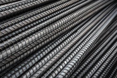 Şantiyede beton yapının güçlendirilmesi için rebar