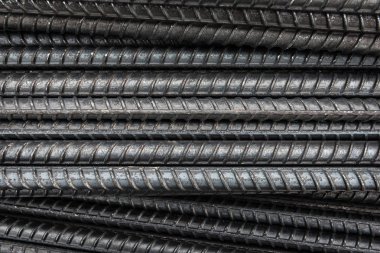 Şantiyede beton yapının güçlendirilmesi için rebar