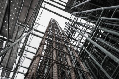Çelik tel tel çubuk için takviye beton veya çimento ile çelik çubuklar sağlamak için kullanıyor. çelik tel için odak